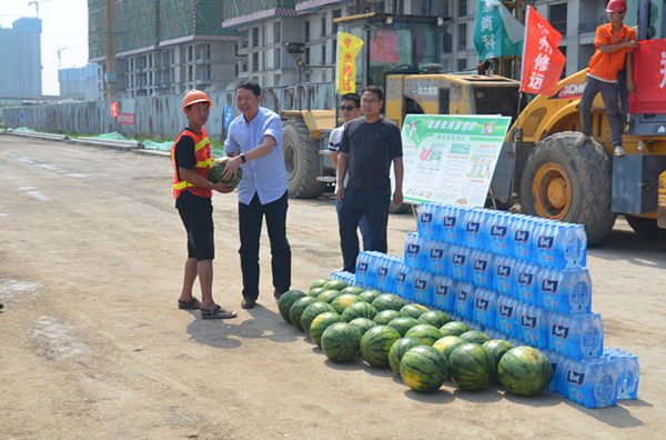 开云网页版页面登录-开云(中国)
开展夏季送清凉慰问市政工程一线活动